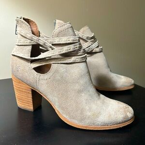 Frye suede ankle boots in cream with stitched ankle detail. Size 8. No defects
